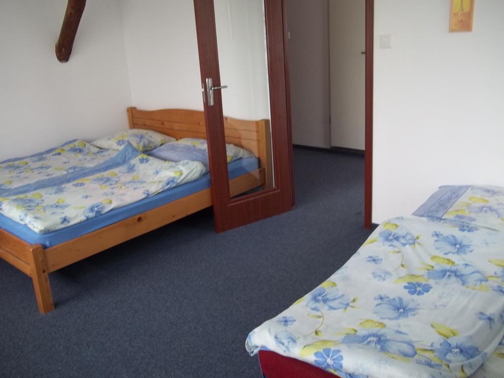 Gadanyi Vendeghaz Es Lovarda Komló Eksteriør billede